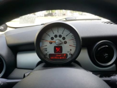 Used 2011 MINI Cooper Hardtop FWD image 9