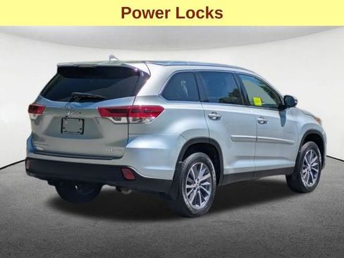Used 2019 Toyota Highlander XLE AWD/4WD image 6