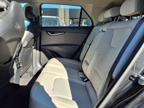 Certified 2023 Kia Niro EX Touring image 7