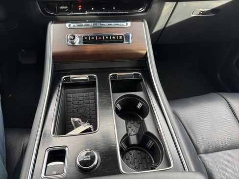 Used 2025 Lincoln Aviator Reserve w/ Equipment Group 201A image 19