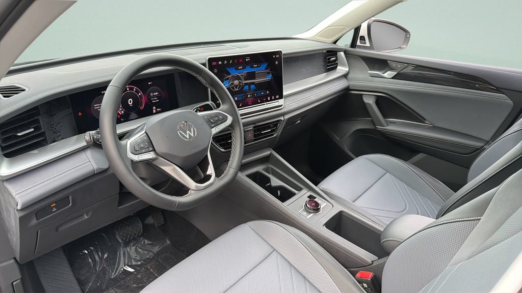 New 2026 Volkswagen Tiguan SE FWD image 31