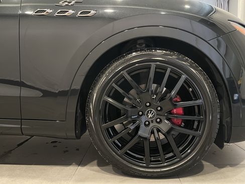 Used 2022 Maserati Levante GT AWD/4WD image 10