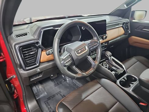 Used 2025 GMC Canyon AT4 w/ Technology Plus Package AWD/4WD image 19