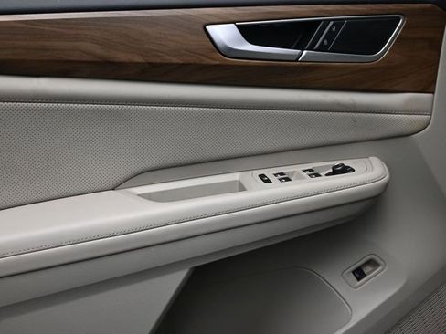 Used 2024 Volkswagen Atlas SE image 12