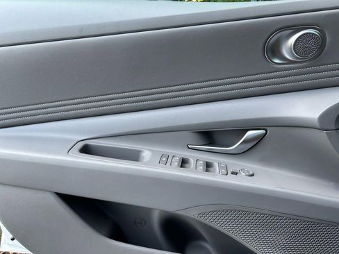 New 2025 Hyundai Elantra SEL image 34