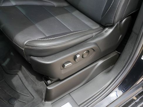 Used 2022 GMC Yukon XL Denali AWD/4WD image 11