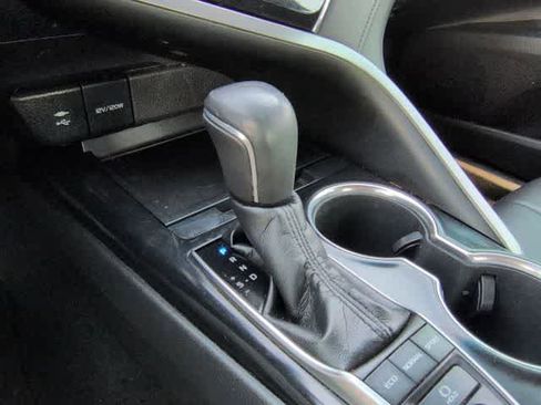 Used 2018 Toyota Camry XSE image 32