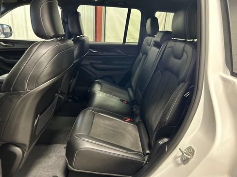 Used 2023 Jeep Grand Cherokee Altitude AWD/4WD image 17