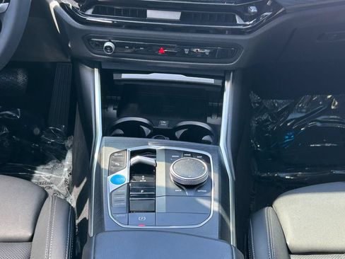Used 2025 BMW i4 eDrive40 w/ Premium Package RWD image 27