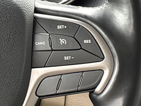 Certified 2021 Jeep Grand Cherokee Laredo AWD/4WD image 23