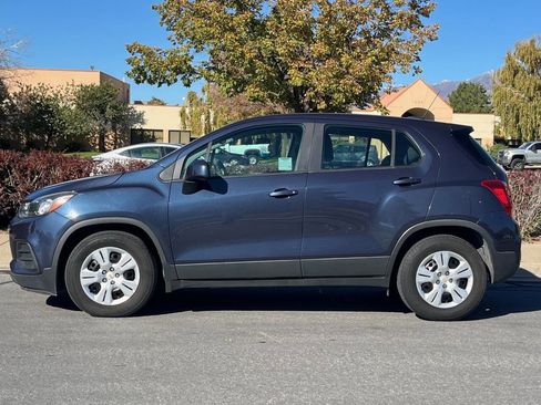 Used 2018 Chevrolet Trax LS image 2