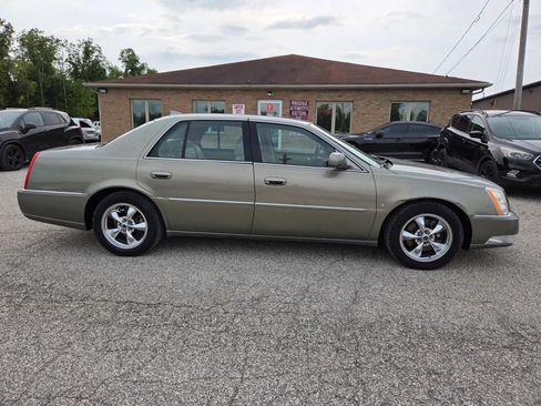 Used 2011 Cadillac DTS Luxury FWD image 4