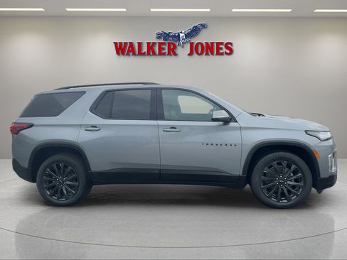 Used 2023 Chevrolet Traverse RS FWD image 8