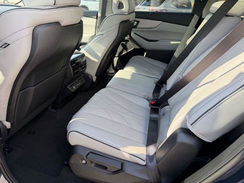 New 2026 Acura MDX SH-AWD w/Advance image 3