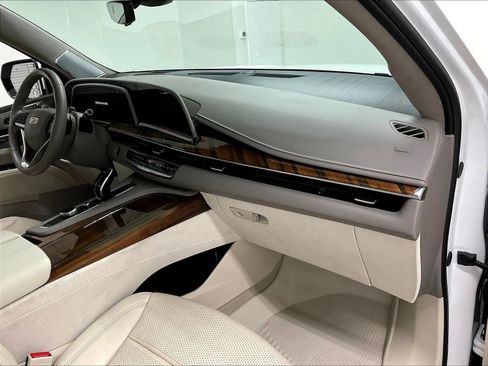 Used 2024 Cadillac Escalade Sport Platinum w/ LPO, ONYX Package AWD/4WD image 12