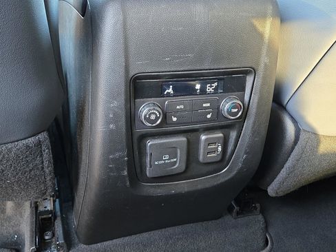 Used 2024 Buick Enclave Premium image 19