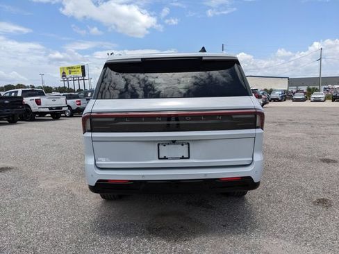 Used 2025 Lincoln Navigator Reserve AWD/4WD image 5