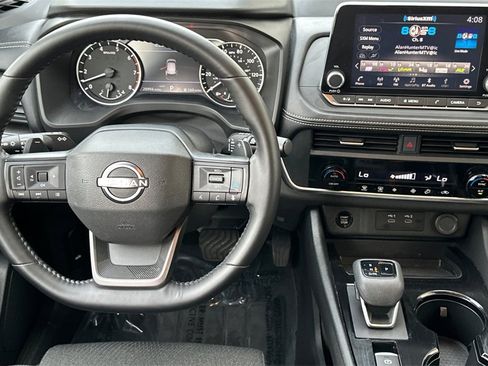 Used 2025 Nissan Rogue SV image 15