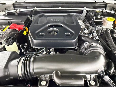 Used 2025 Jeep Wrangler Unlimited Rubicon 4xe image 33