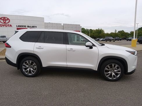 Used 2024 Toyota Grand Highlander AWD image 2
