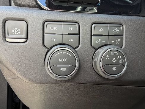 Used 2026 Chevrolet Silverado 1500 High Country w/ High Country Premium Package AWD/4WD image 22
