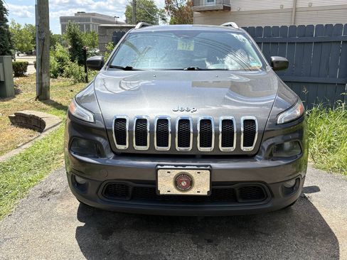 Used 2015 Jeep Cherokee Latitude w/ Cold Weather Group FWD image 3