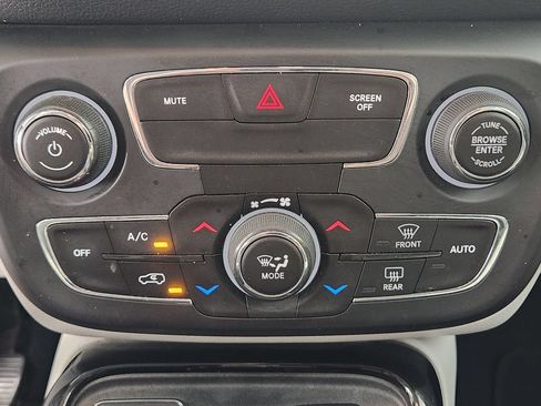 Used 2020 Jeep Compass Limited FWD image 17