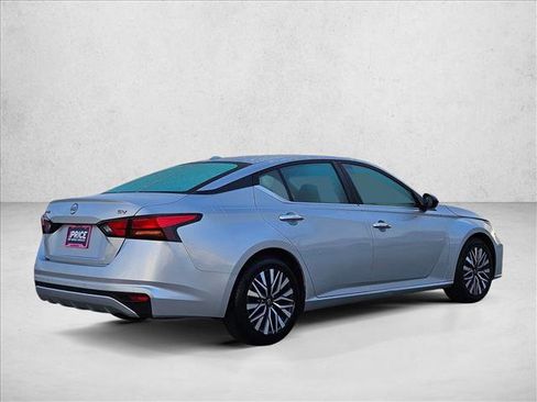 Used 2024 Nissan Altima 2.5 SV image 5