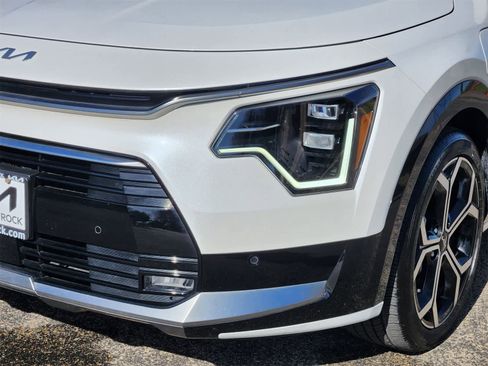 Used 2023 Kia Niro SX Touring image 7