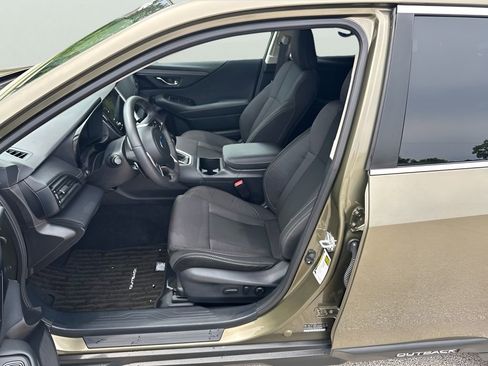 Used 2025 Subaru Outback Premium AWD/4WD image 9