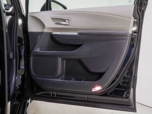 Used 2022 Toyota Sienna XLE AWD/4WD image 40