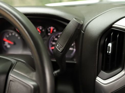 Used 2022 Chevrolet Silverado 1500 Custom AWD/4WD image 18
