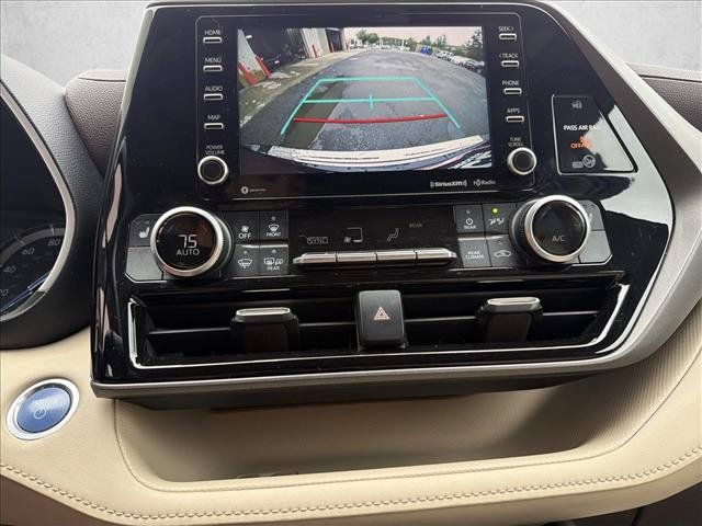 Used 2020 Toyota Highlander XLE AWD/4WD image 20