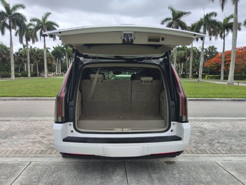 Used 2016 Cadillac Escalade Luxury RWD image 47