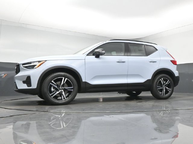 New 2026 Volvo XC40 B4 Core w/ Protection Package Premier FWD image 34