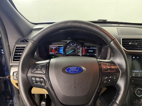 Used 2017 Ford Explorer XLT w/ Equipment Group 202A AWD/4WD image 15
