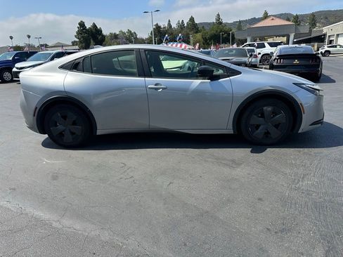Used 2024 Toyota Prius LE FWD image 5