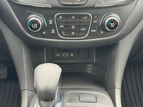 Used 2023 Chevrolet Equinox LT image 12