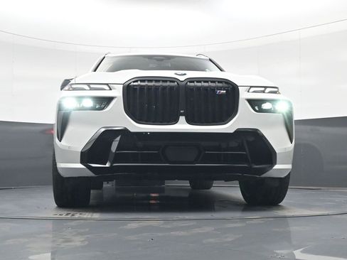 Used 2025 BMW X7 M60i w/ Executive Package image 17