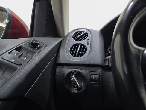 Used 2014 Volkswagen Tiguan SE image 24