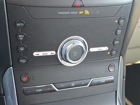 Used 2020 Ford Edge Titanium image 23