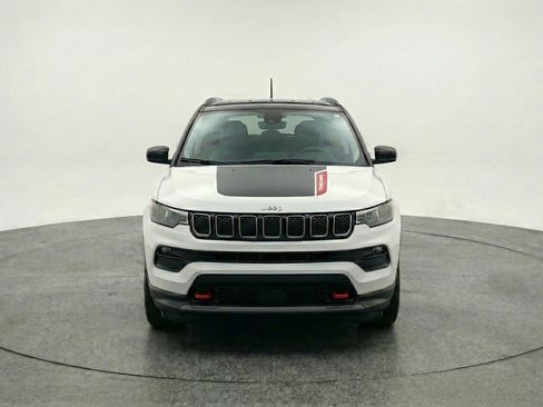 Used 2025 Jeep Compass Trailhawk AWD/4WD image 2