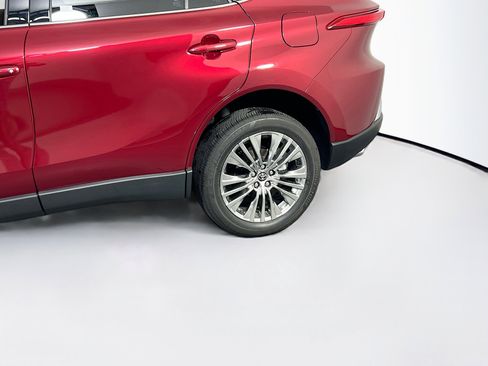 Used 2024 Toyota Venza Limited image 29