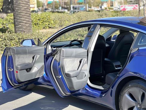 Used 2018 Tesla Model 3 Long Range image 49