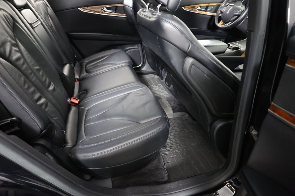 Used 2016 Lincoln MKX Reserve w/ Climate Package FWD image 23