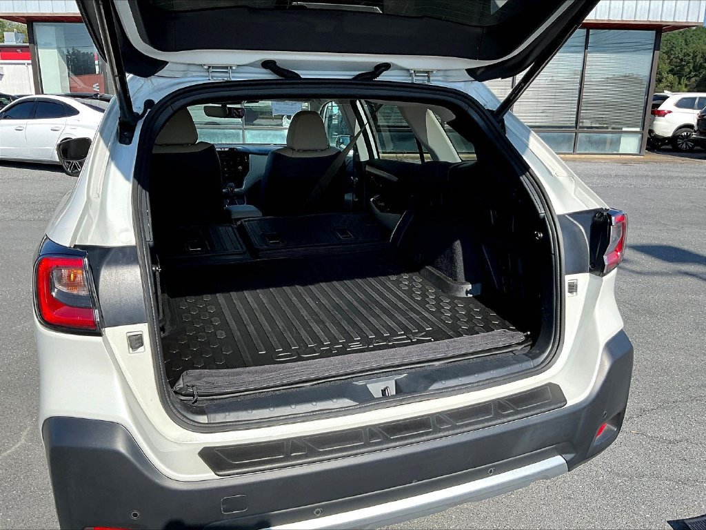 Used 2025 Subaru Outback Limited AWD/4WD image 36