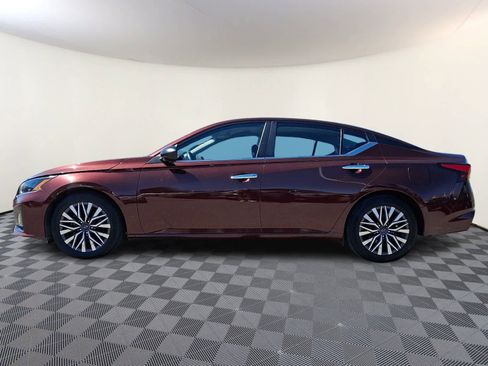 Used 2024 Nissan Altima 2.5 SV FWD image 8