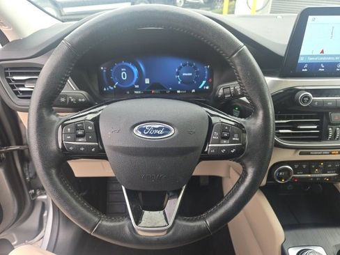 Used 2021 Ford Escape Titanium w/ Class II Trailer Tow Package image 18