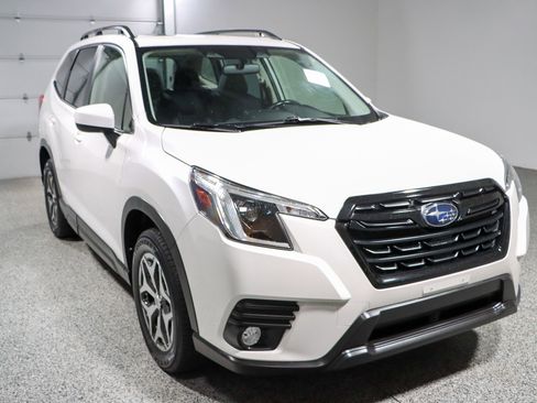 Used 2022 Subaru Forester Premium AWD/4WD image 5