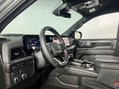 Used 2025 Chevrolet Suburban RST image 24